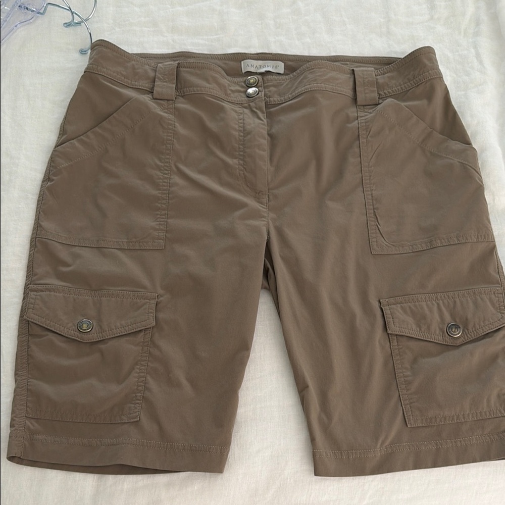 Anatomie Women's Cargo Stretch Shorts — Tan
